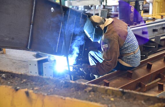 高いレベルでの正確性が問われる鉄工作業員の経験者の方を歓迎 | 東海市で求人する働きやすい石川興業有限会社